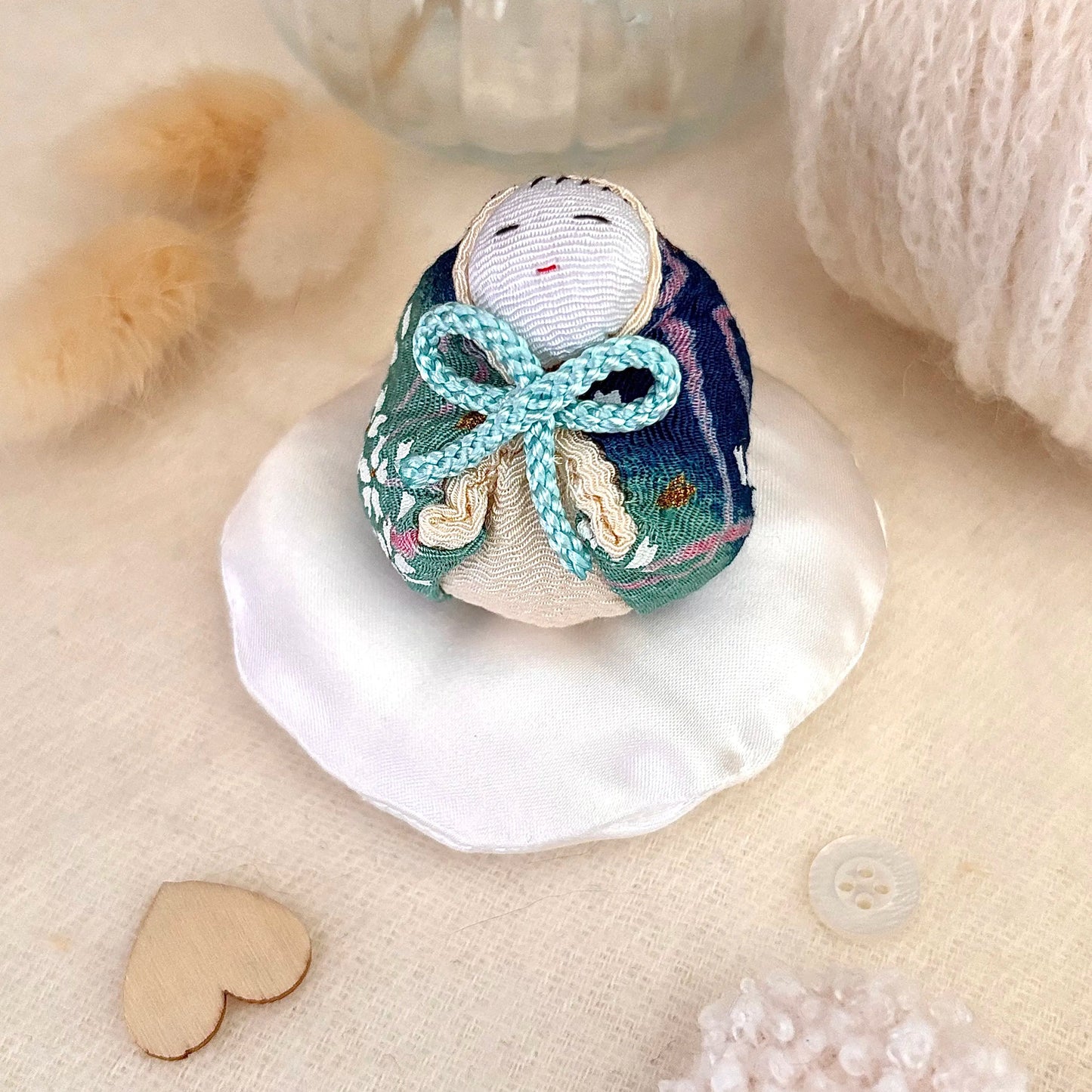 Bébé emmailloté "Fuyu"