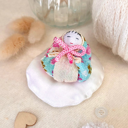 Bébé emmailloté "Aiko"