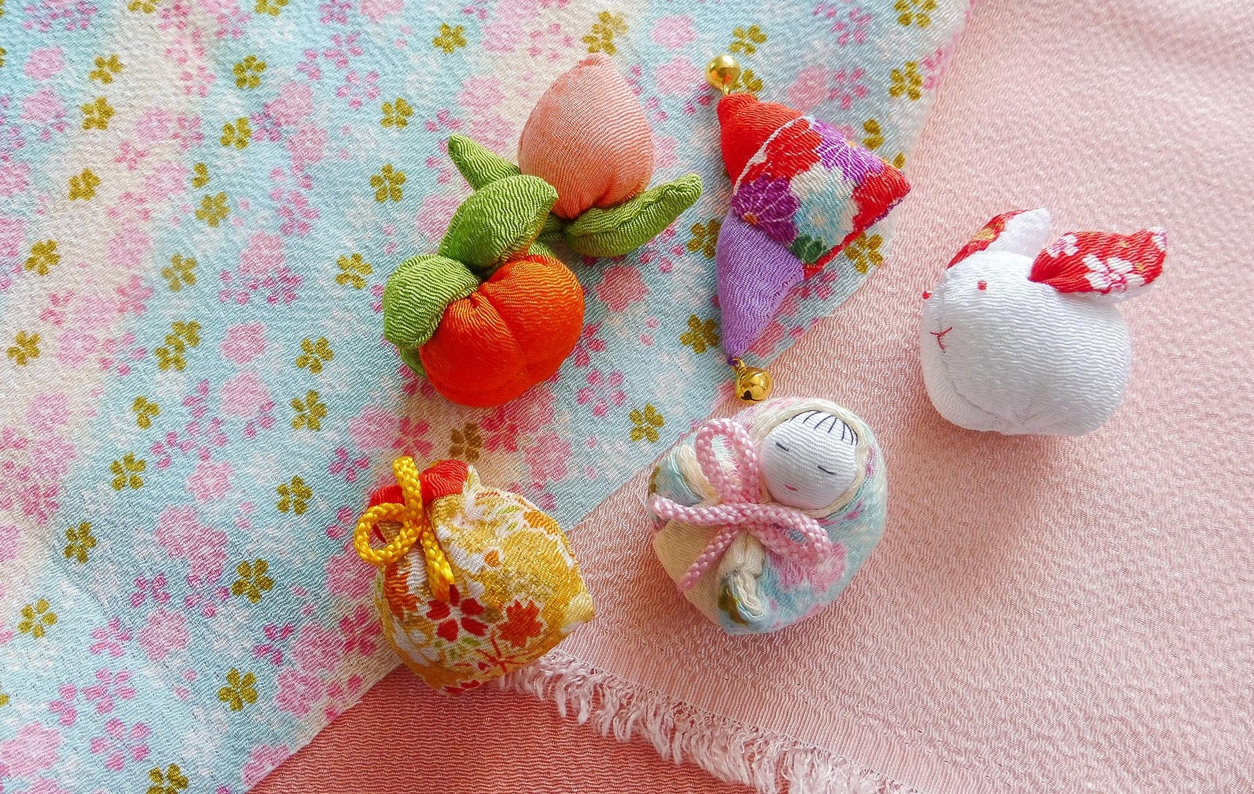 visuel hero les petites binas, mobile japonais personnalisé pour cadeau de naissance